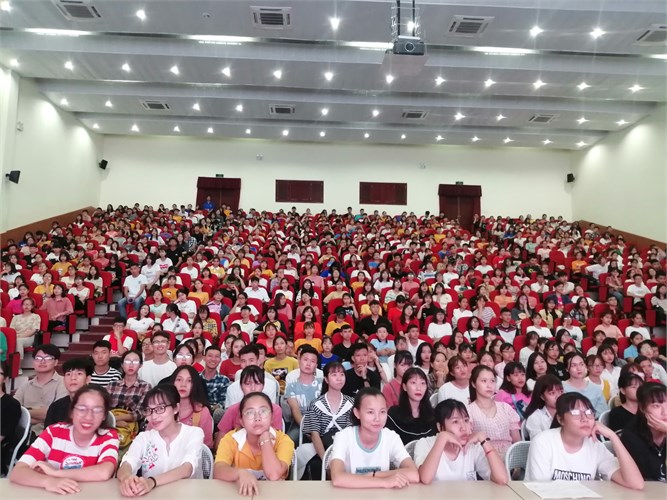 1.000 tân sinh viên – Đại học khóa 14 tham gia buổi học đầu tiên trong tuần sinh hoạt công dân