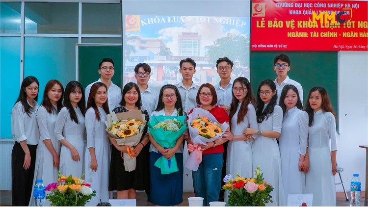 755 sinh viên Khoa Quản lý kinh doanh vượt qua bảo vệ khóa luận tốt nghiệp